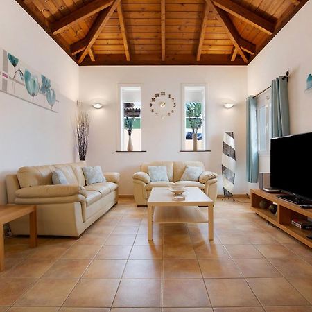 Villa Contenta คอร์ราเลโฮ ภายนอก รูปภาพ