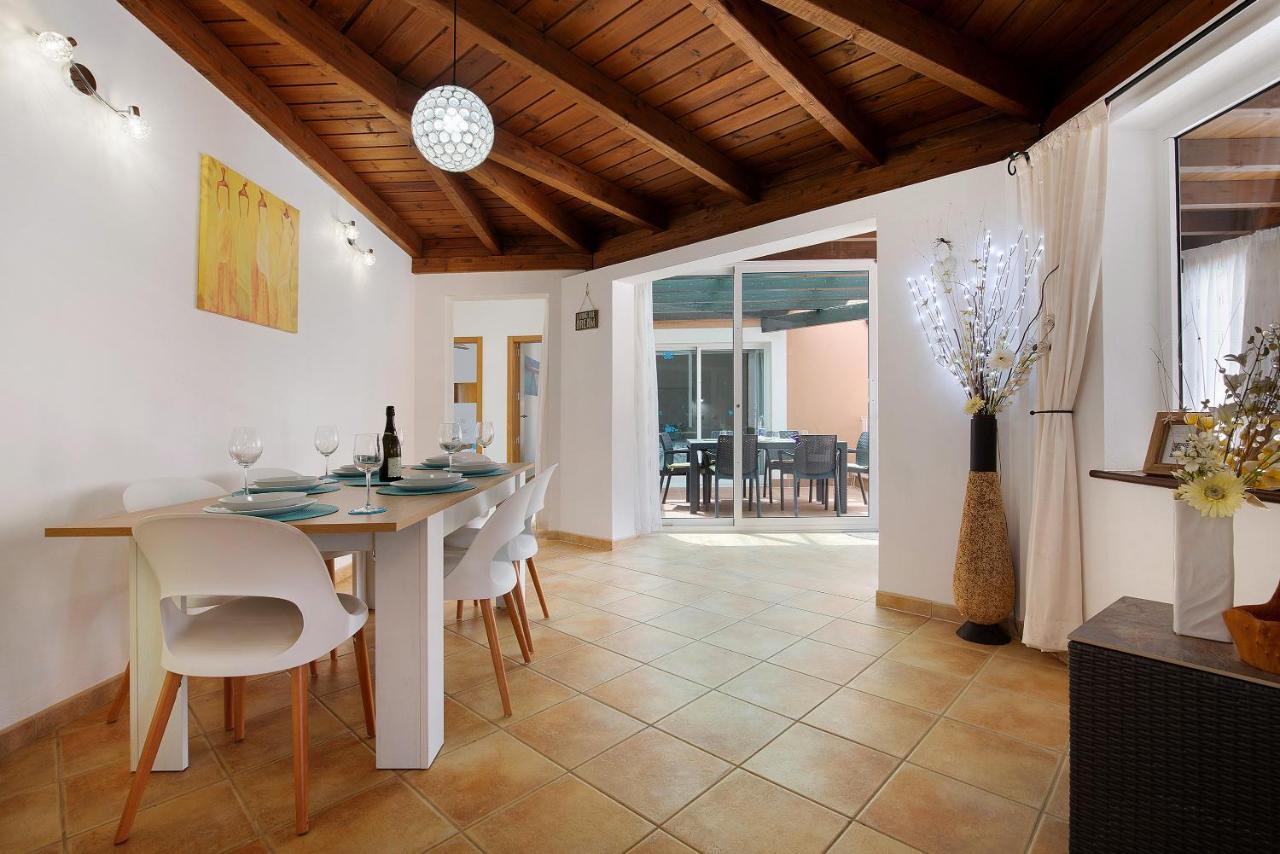 Villa Contenta คอร์ราเลโฮ ภายนอก รูปภาพ