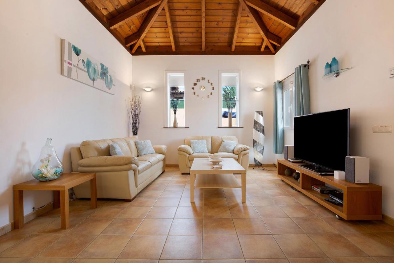 Villa Contenta คอร์ราเลโฮ ภายนอก รูปภาพ
